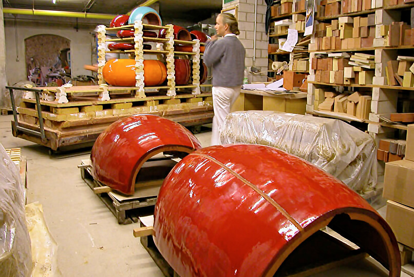 Architekturkeramik-Hundertwasser-Haus-glasierte-Verblender
