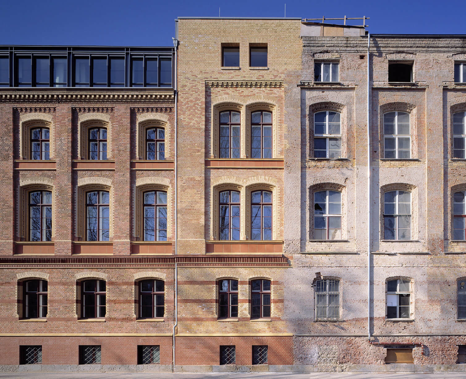 Formsteine-Formziegel-Strangpressziegel_telekom_01 Telekomgebäude Berlin. Restaurierung mit Strangpressziegeln