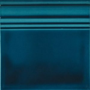 Sockel-Fliese-Wand-blaue-Glasur-alte-Fliesen-Jugendstil-Gruenderzeit