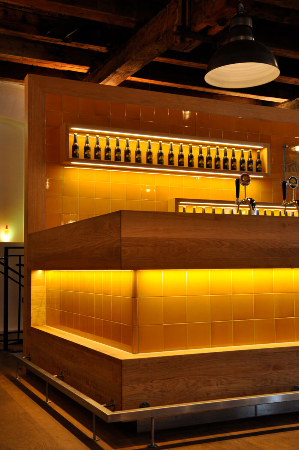Ottakinger-Brauerei_Wandfliesen_einfarbig_gelb_2