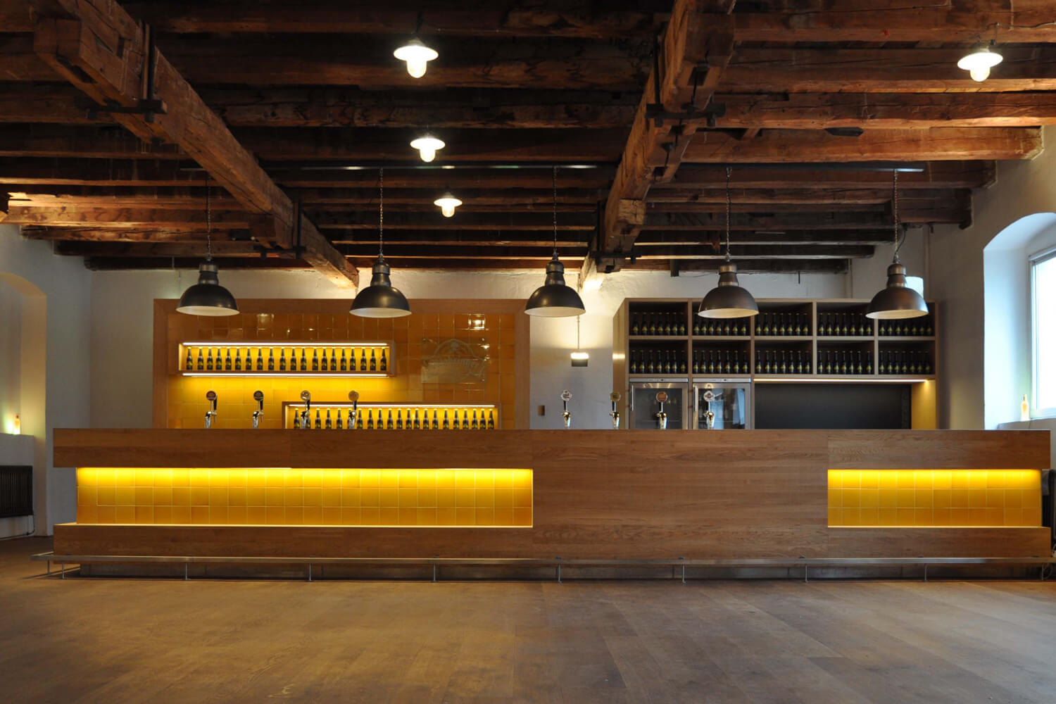 Ottakringer-Brauerei_Wandfliesen_einfarbig_gelb_3