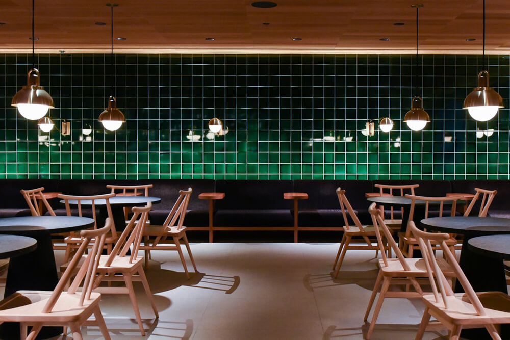 Wandfliese_gruen_glasiert_Flughafen_Tokio_Haneda_2