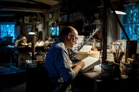 Restaurierung-Dekorfliese-traditionelles-Handwerk-historische-Fliesen